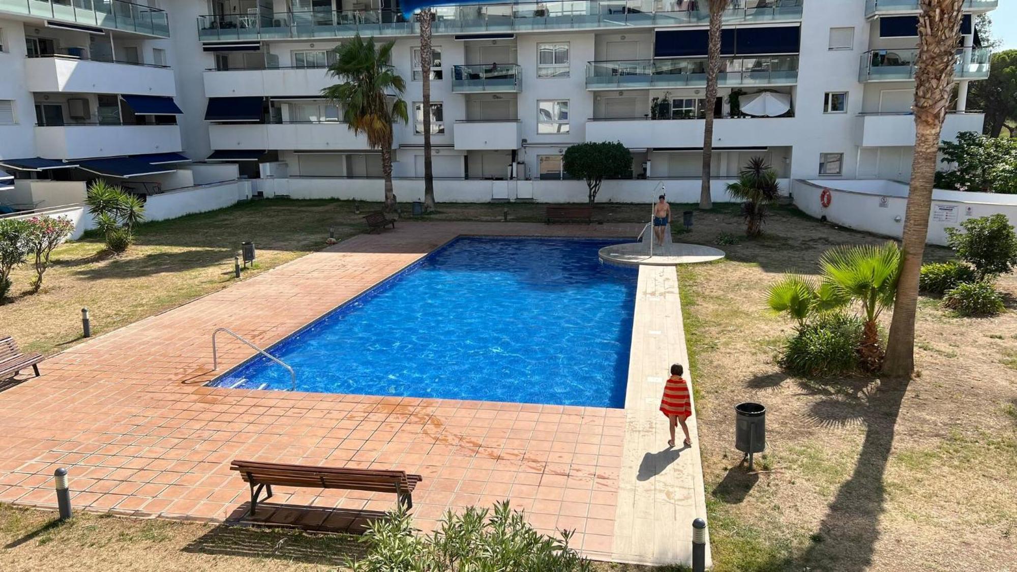 Bonito Apartamento Con Parking Y Piscina En Roses Av-53 Esterno foto